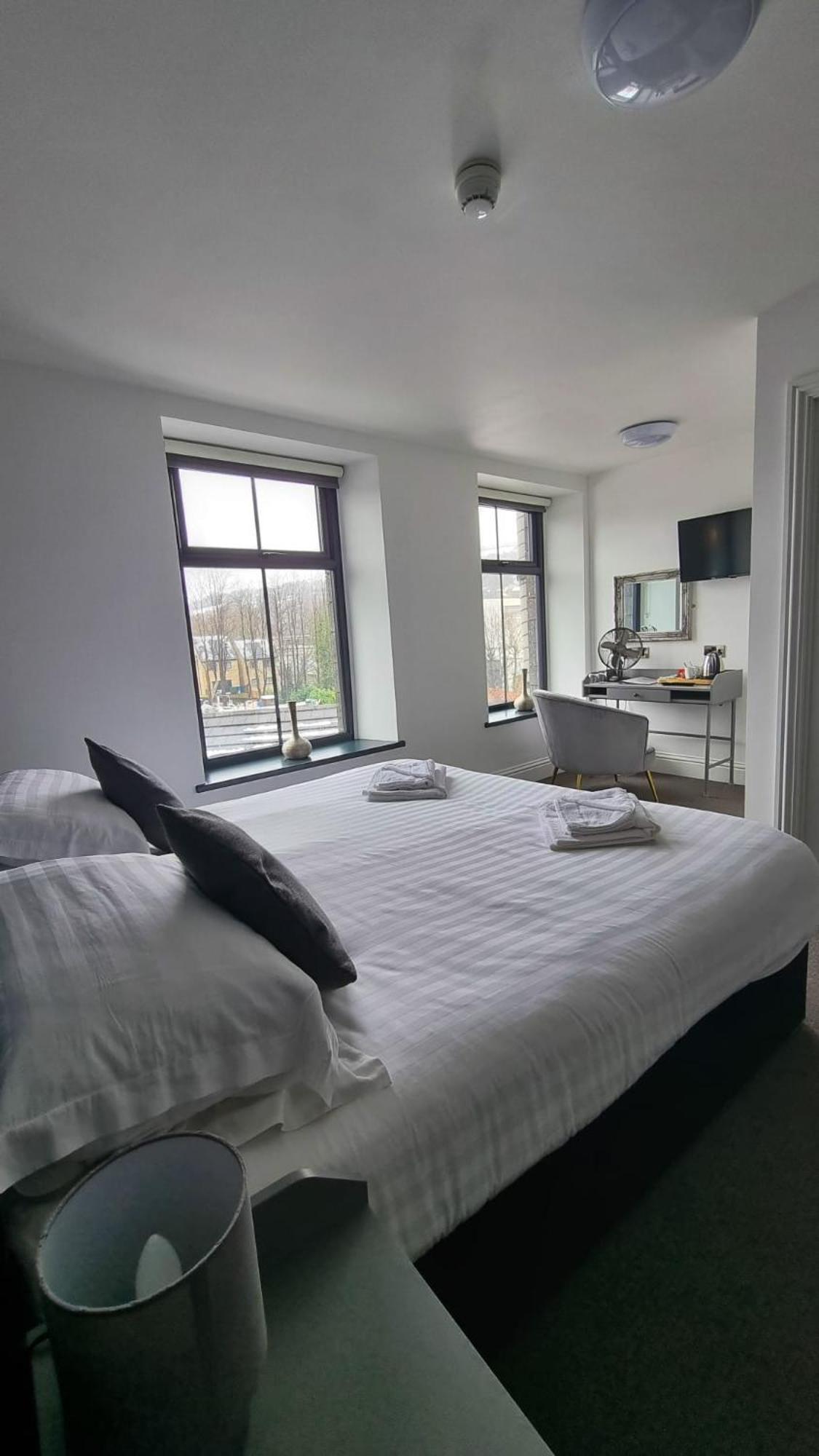 The Friendship Hotel Stocksbridge  Esterno foto
